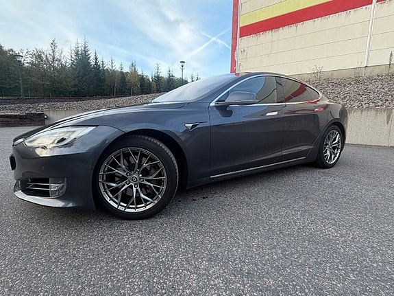 Tesla Model S 12 of 12