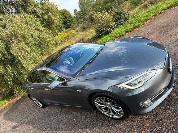 Tesla Model S 3 of 5