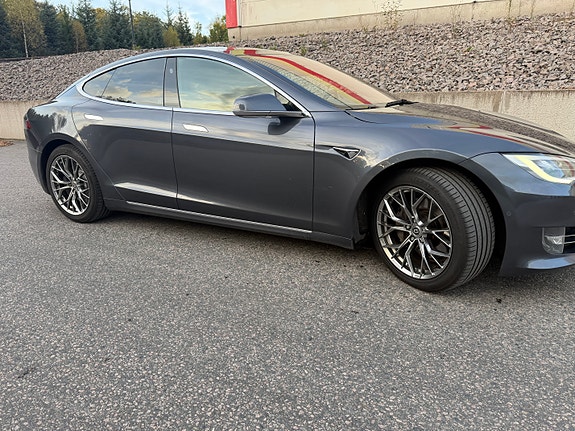 Tesla Model S 9 of 12