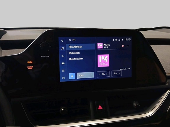 Lexus UX250h 14 of 16