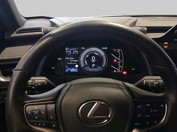 Lexus UX250h 13 of 16