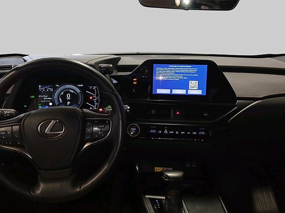 Lexus UX250h 10 of 16