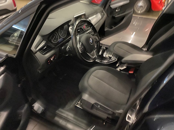 BMW 218i 13 of 24
