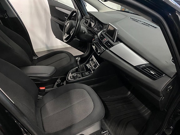 BMW 218i 16 of 24