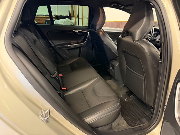 Volvo V60 11 of 12