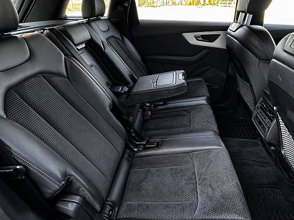 Audi Q7 10 of 17