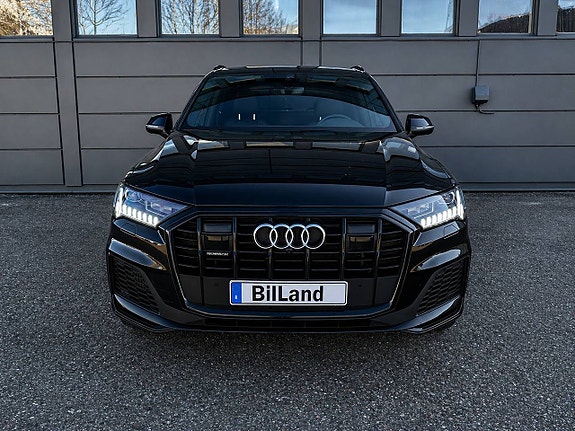 Audi Q7 2 of 17