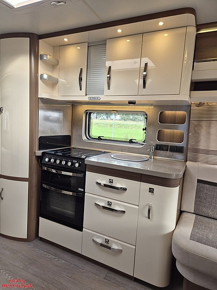 Hobby 560 LU PRESTIGE 4 of 19