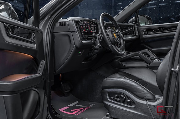 Porsche Cayenne 9 of 20