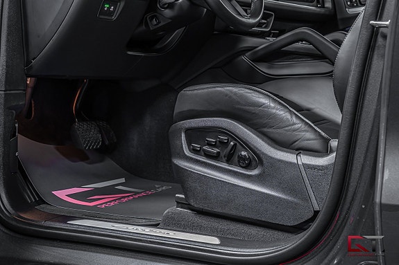 Porsche Cayenne 15 of 20