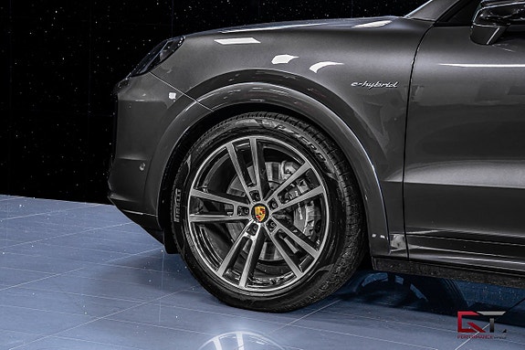 Porsche Cayenne 5 of 20