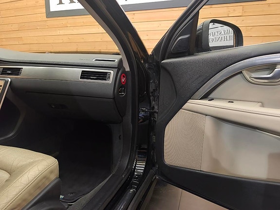 Volvo V70 19 of 23