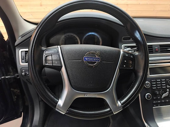 Volvo V70 11 of 23