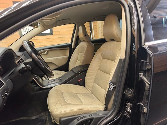 Volvo V70 14 of 23