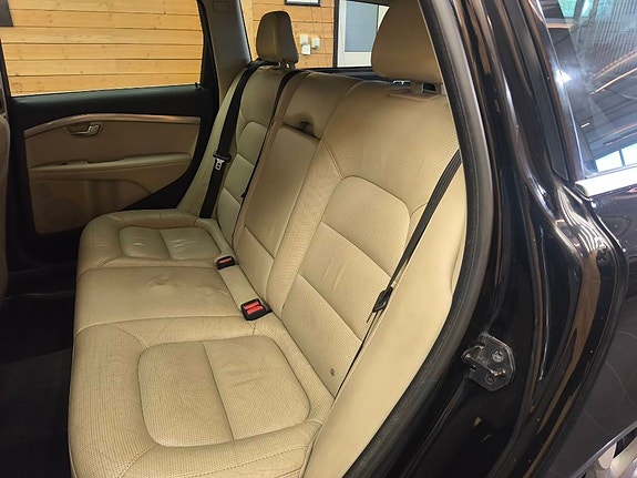 Volvo V70 16 of 23