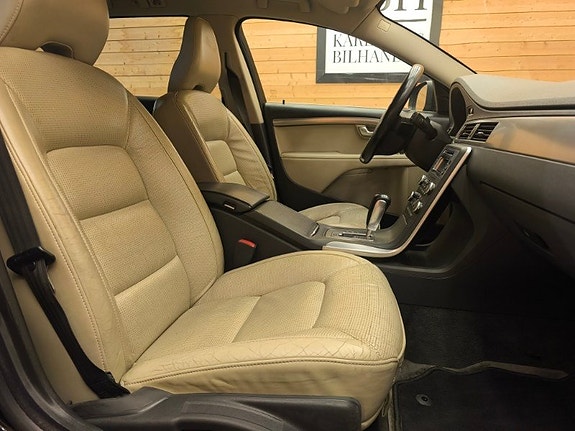 Volvo V70 18 of 23