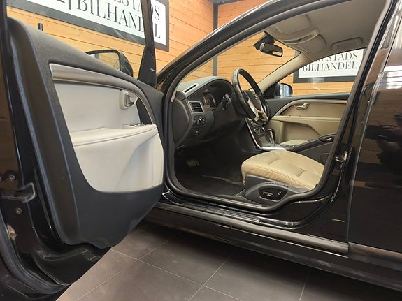 Volvo V70 13 of 23