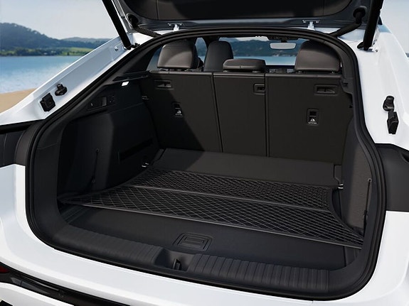 Audi Q6 e-tron 8 of 11