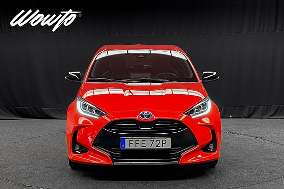 Toyota Yaris 2 of 24