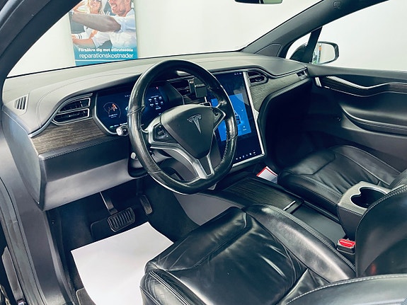 Tesla Model X 8 of 19