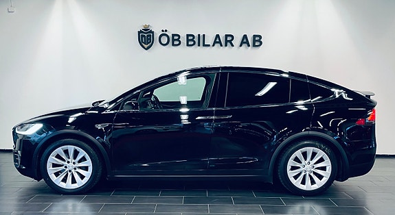 Tesla Model X 4 of 19