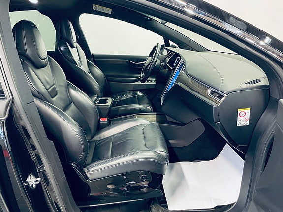 Tesla Model X 11 of 19