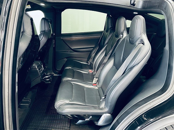 Tesla Model X 12 of 19