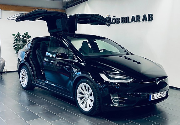 Tesla Model X 5 of 19