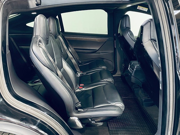 Tesla Model X 13 of 19