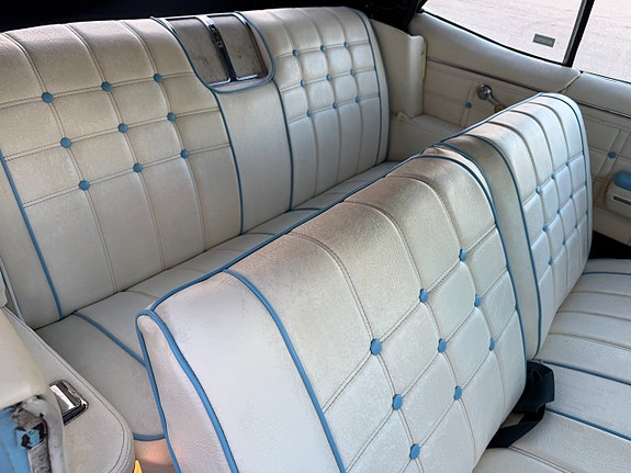 Oldsmobile Delta 88 14 of 17