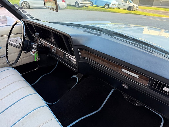 Oldsmobile Delta 88 15 of 17