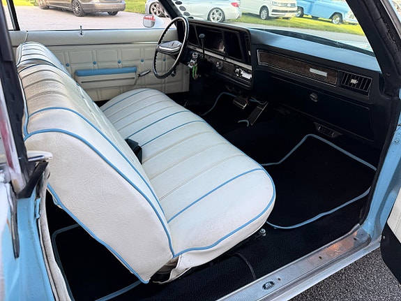 Oldsmobile Delta 88 12 of 17