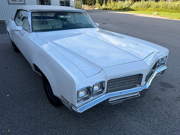 Oldsmobile Delta 88 11 of 17