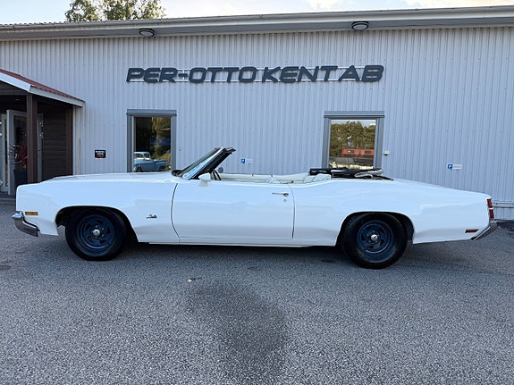 Oldsmobile Delta 88 2 of 17
