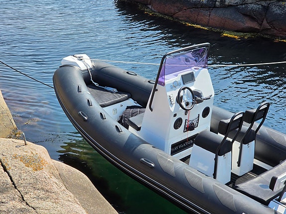Brig Navigator 570, 75 HK 2 of 7