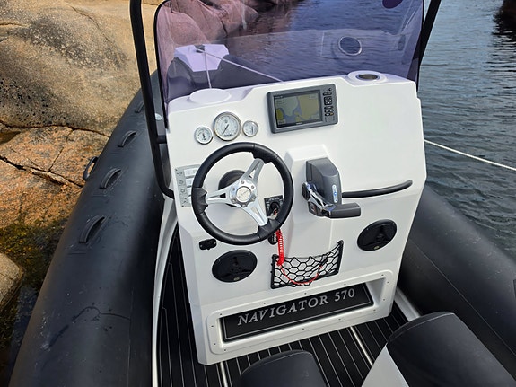 Brig Navigator 570, 75 HK 3 of 7
