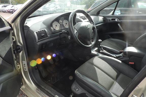 Peugeot 407 4 of 12