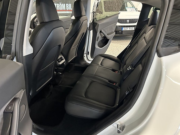 Tesla Model Y 15 of 26