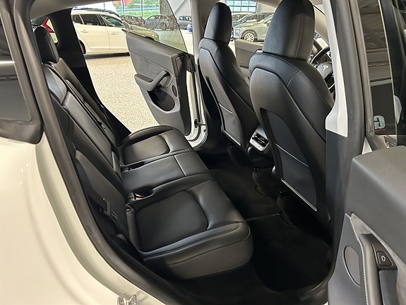 Tesla Model Y 18 of 26