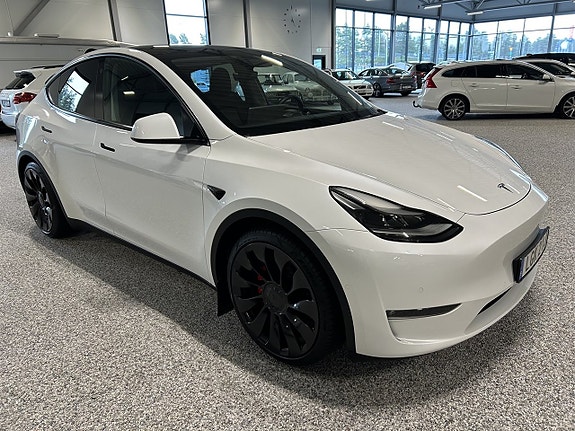 Tesla Model Y 5 of 26