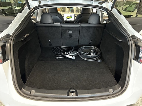 Tesla Model Y 16 of 26