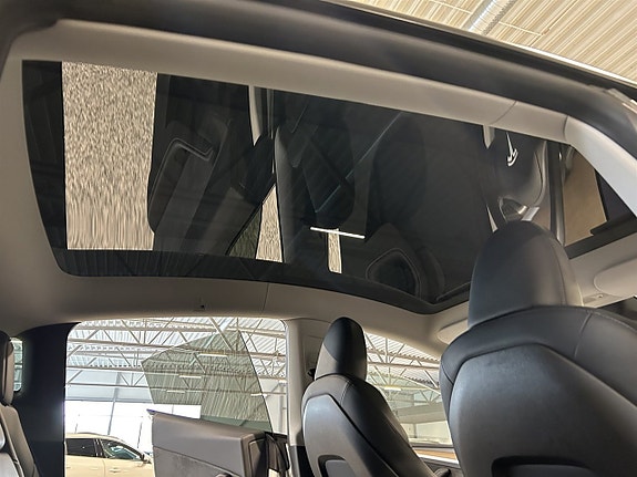 Tesla Model Y 21 of 26