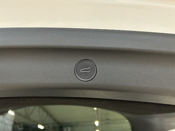 Tesla Model Y 17 of 26