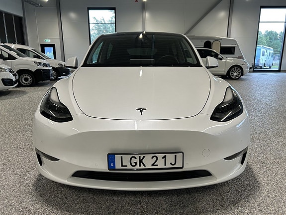 Tesla Model Y 11 of 26