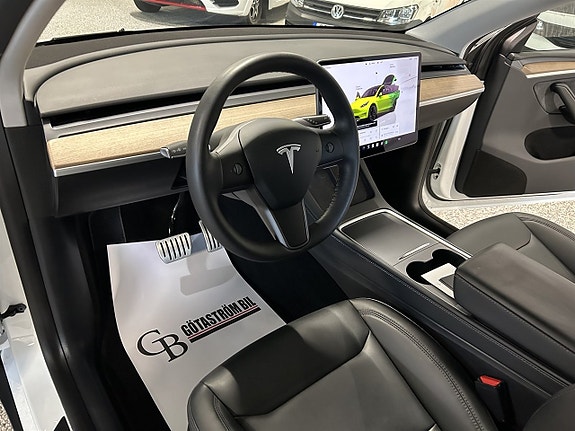 Tesla Model Y 13 of 26