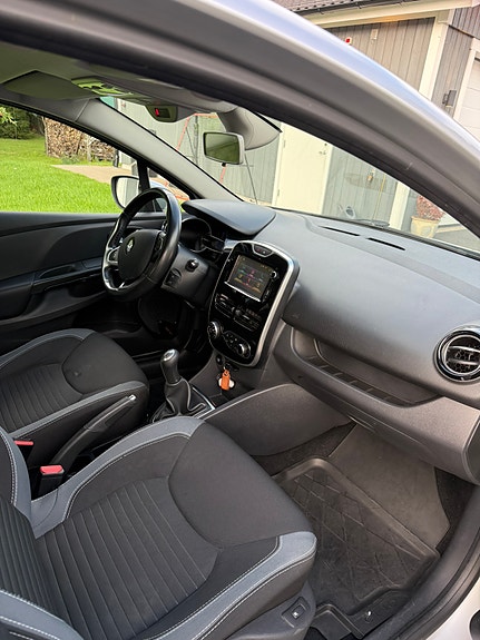Renault Clio 10 of 12