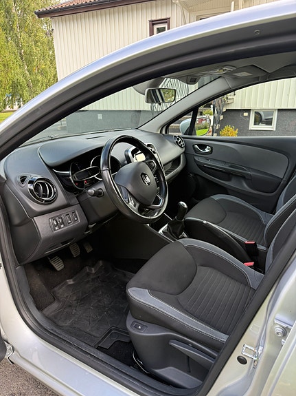 Renault Clio 9 of 12