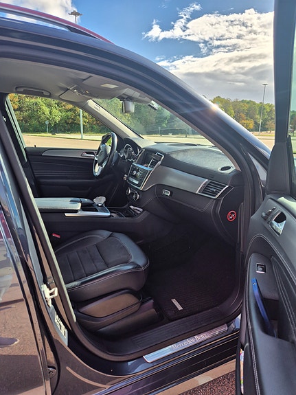 Mercedes-Benz ML250 7 of 13
