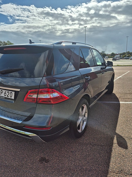 Mercedes-Benz ML250 4 of 13