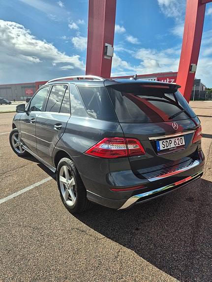 Mercedes-Benz ML250 3 of 13